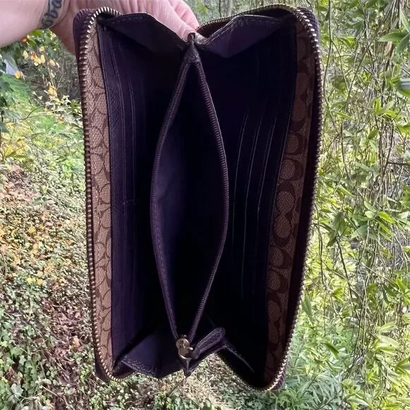 COACH Purple Leather Wallet with Gold Hardware AUTHENTIC - Picture 5 of 12